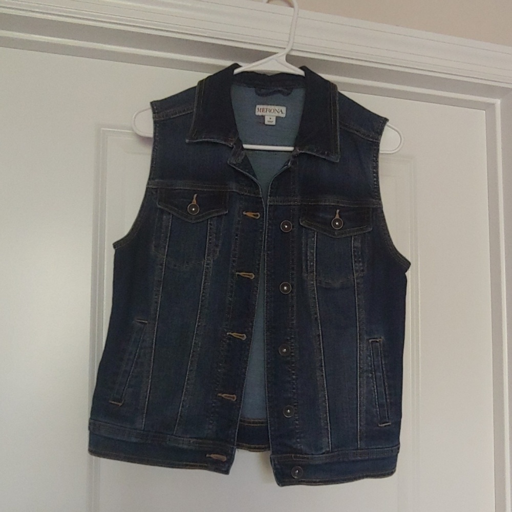 Sleeveless denim jean jacket